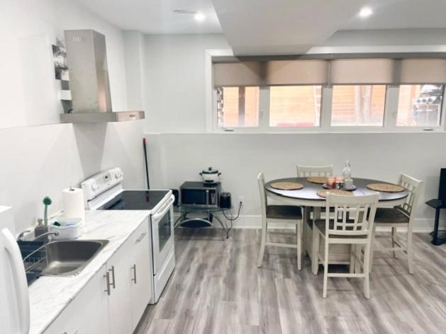 Scarborough New 2-Bedroom Basement 토론토 외부 사진